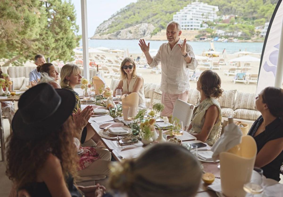 Sonrojo Beach, el restaurante a pie de mar. |  | FOTOS: MONDRIAN Y HYDE IBIZA