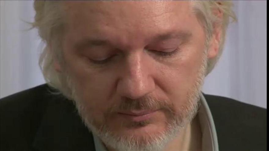 La justicia británica rechaza la extradición de Assange a EEUU por su salud mental
