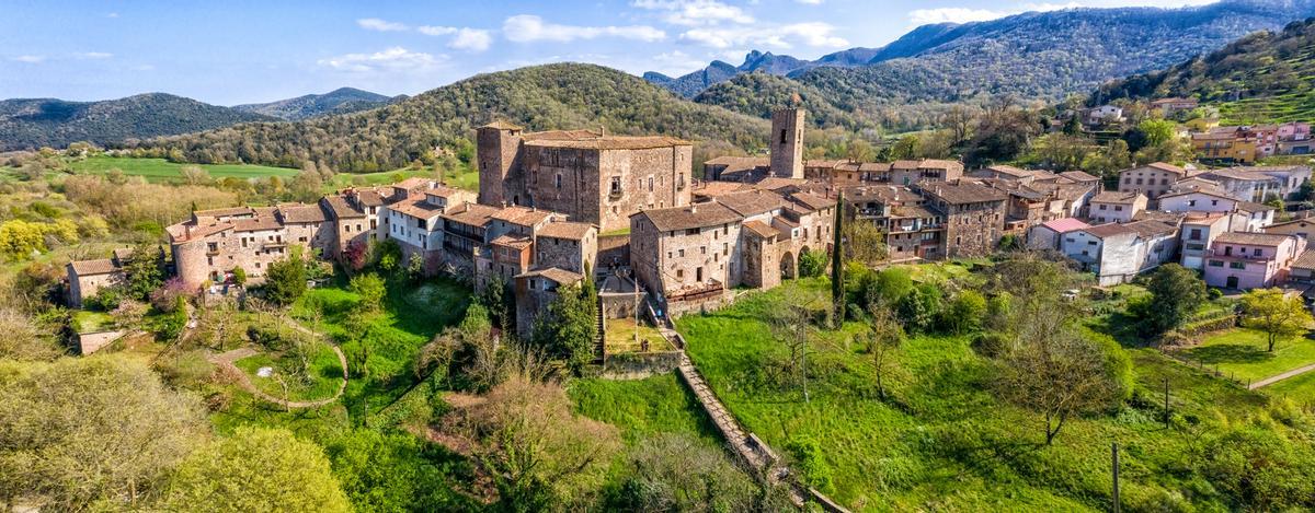 Vista de la Villa Medieval de Santa Pau, La garrotxa