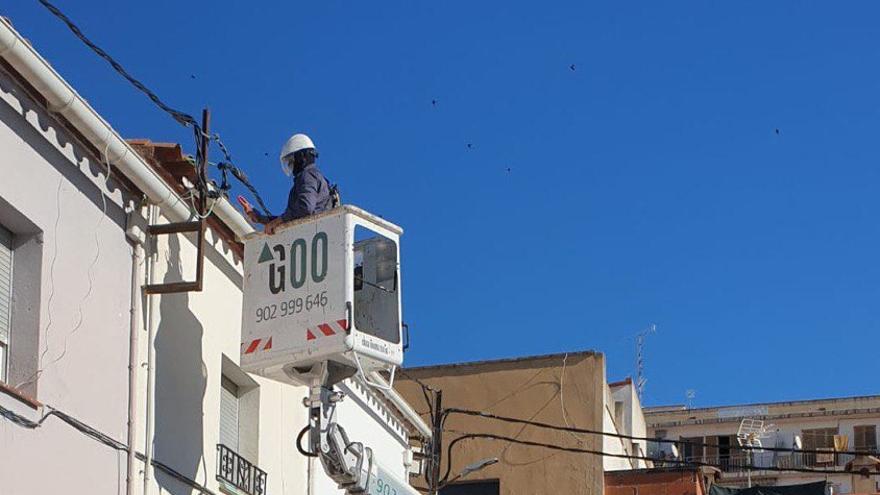 Un moment de l&#039;operatiu contra el frau elèctric al Culubret. Imatge publicada el 4 de novembre del 2021. (Vertical)