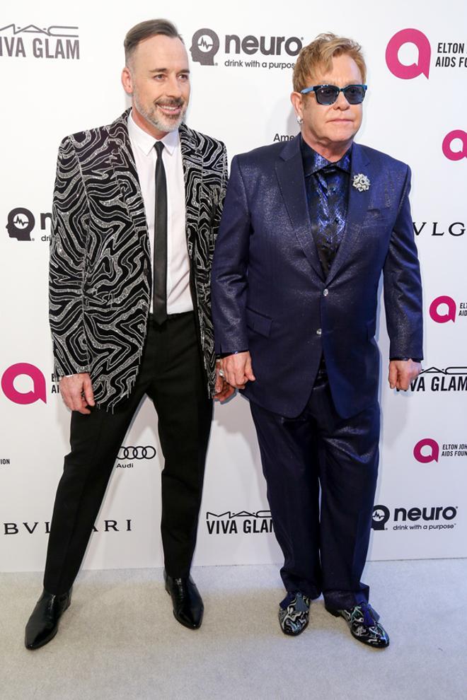 David Furnish y Elton John en la fiesta de los Oscar de Elton John