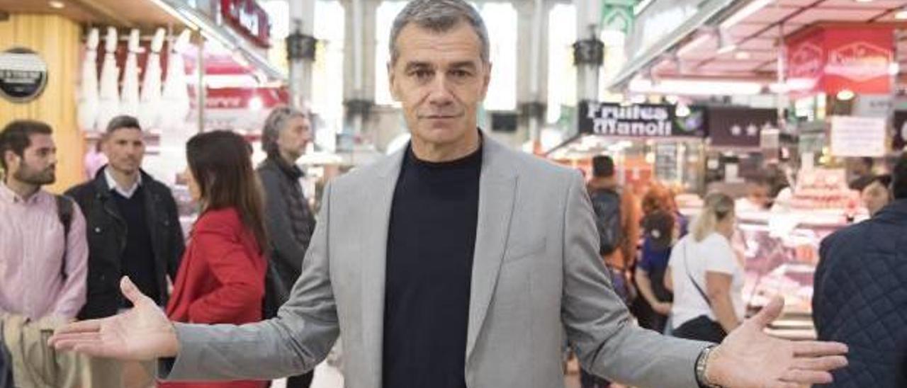 Toni Cantó el pasado viernes en el mercado central de València.