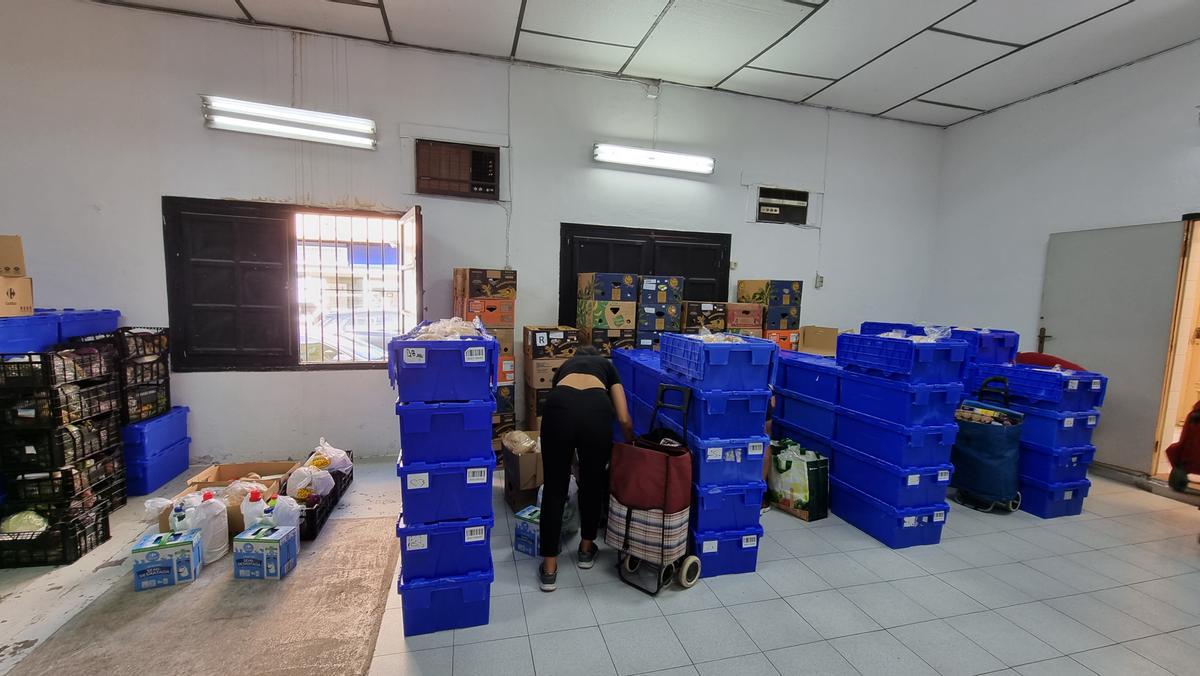 Preparación de los lotes de alimentos en Alimentos Solidarios Torrevieja