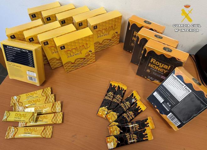 La Guardia Civil inspecciona un 'súper' de Barcelona por fraude eléctrico y encuentra sobres de miel con Viagra