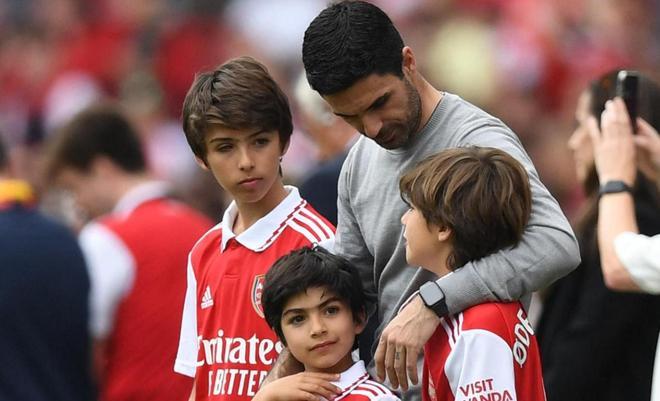 Gabriel Arteta, hijo del técnico del Arsenal, destaca en foto del Sub-18
