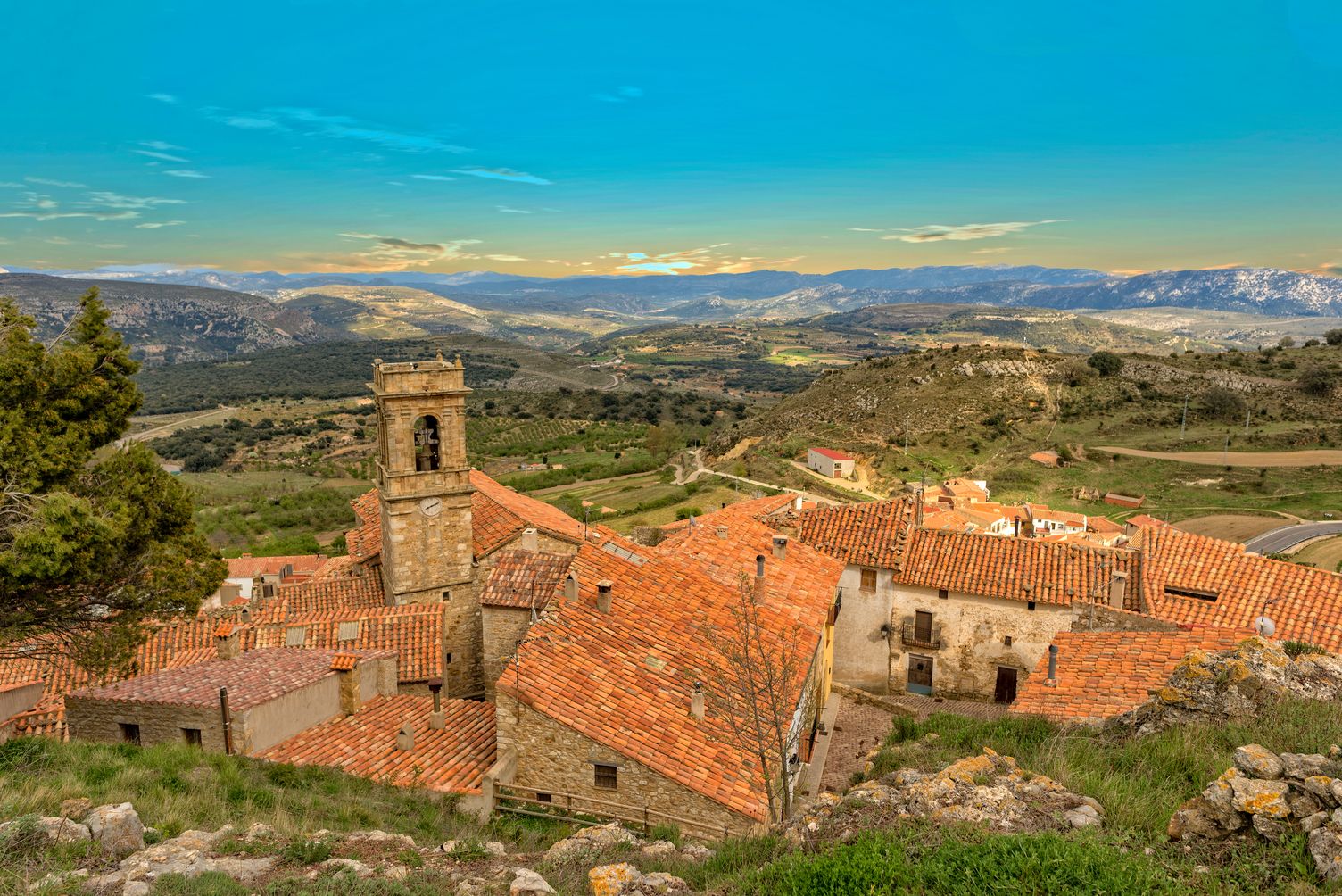 Pueblo medieval de Culla al atardecer