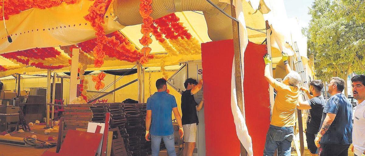 Montaje de casetas de la Feria de Córdoba.