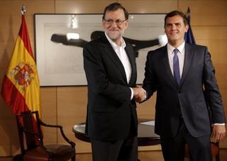 Rajoy prepara una negociación exprés con C's que presione a Pedro Sánchez