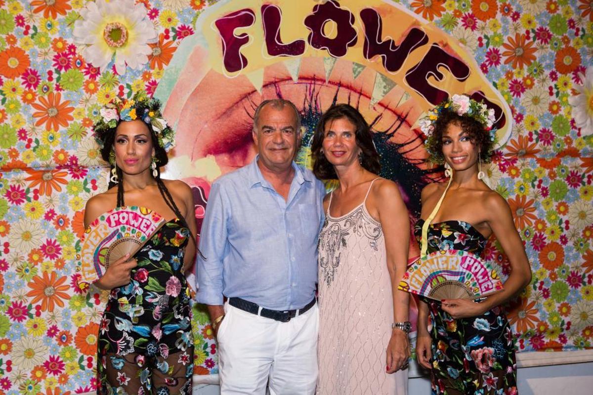 Los famosos se divierten en la fiesta Flower Power