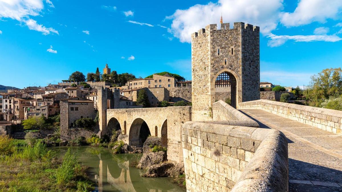 El puente de Besalú, uno de los lugares emblemáticos de la Garrotxa