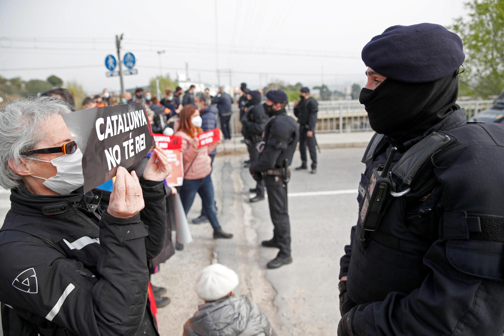 Protestas en Cataluña durante la visita del Rey y Sánchez a la planta de Seat en Martorell