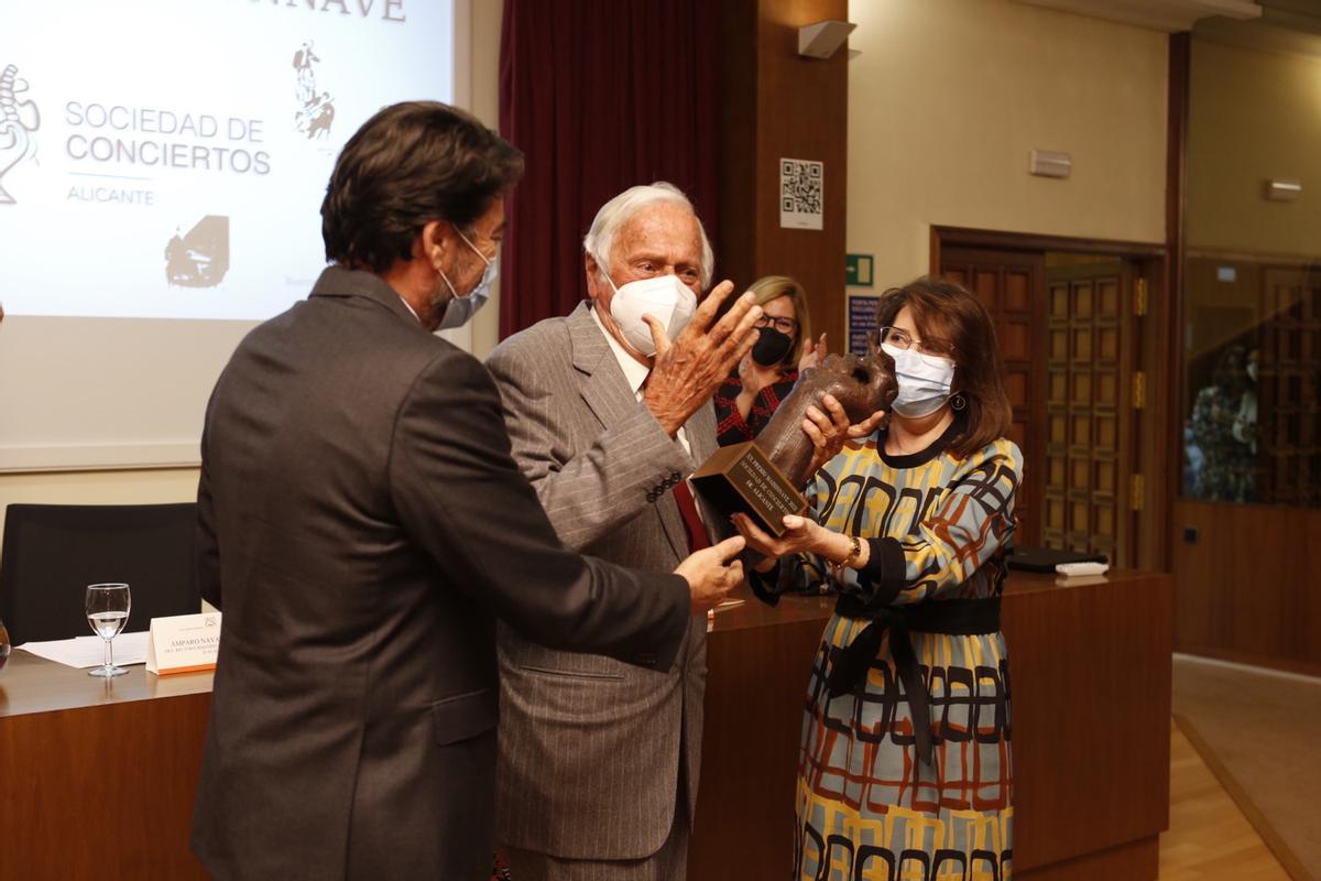 Rafael Beltrán recibe el Premio Maisonnave de la Universidad de Alicante