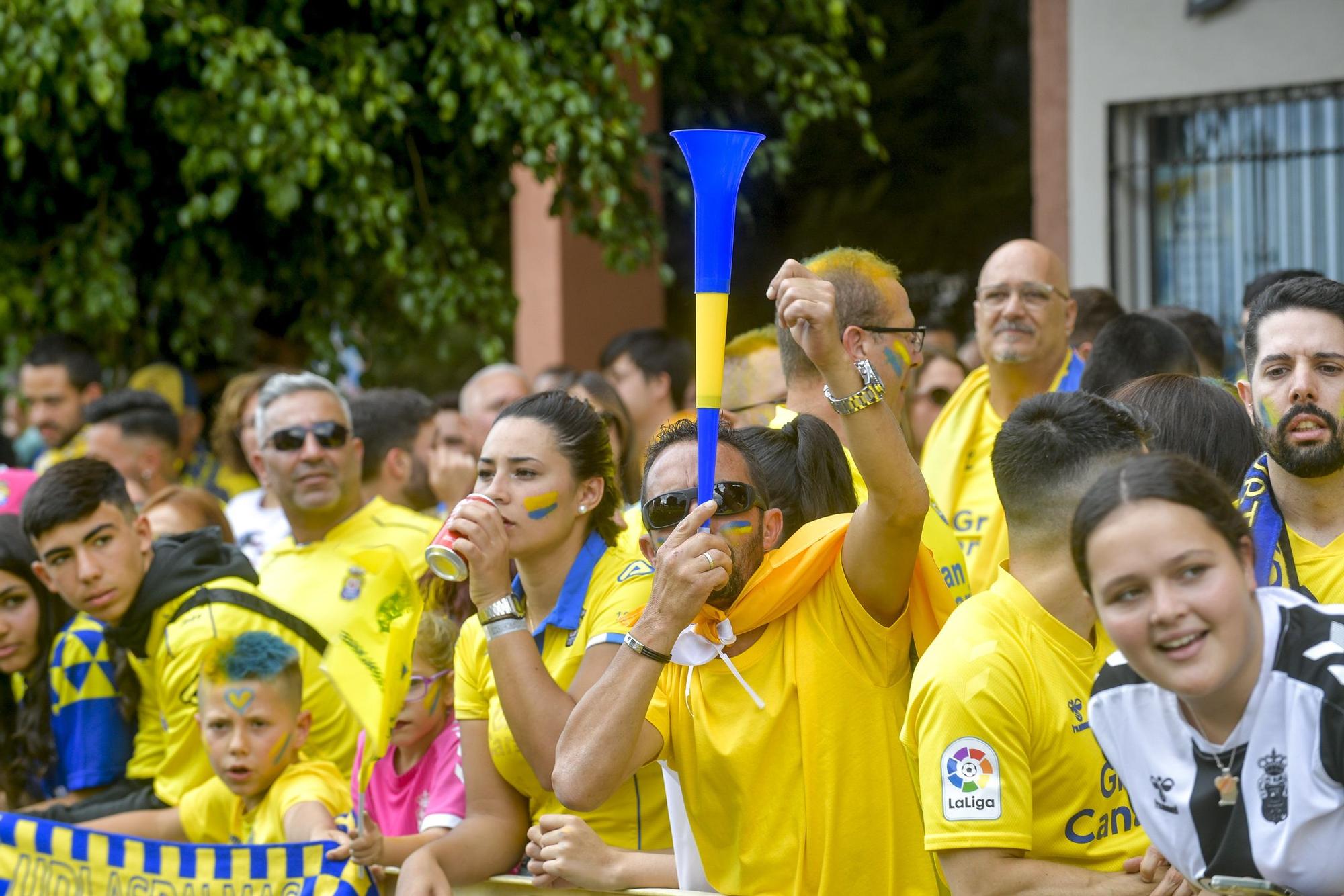 La afición recibe a la guagua de la UD Las Palmas en Fondos de Segura