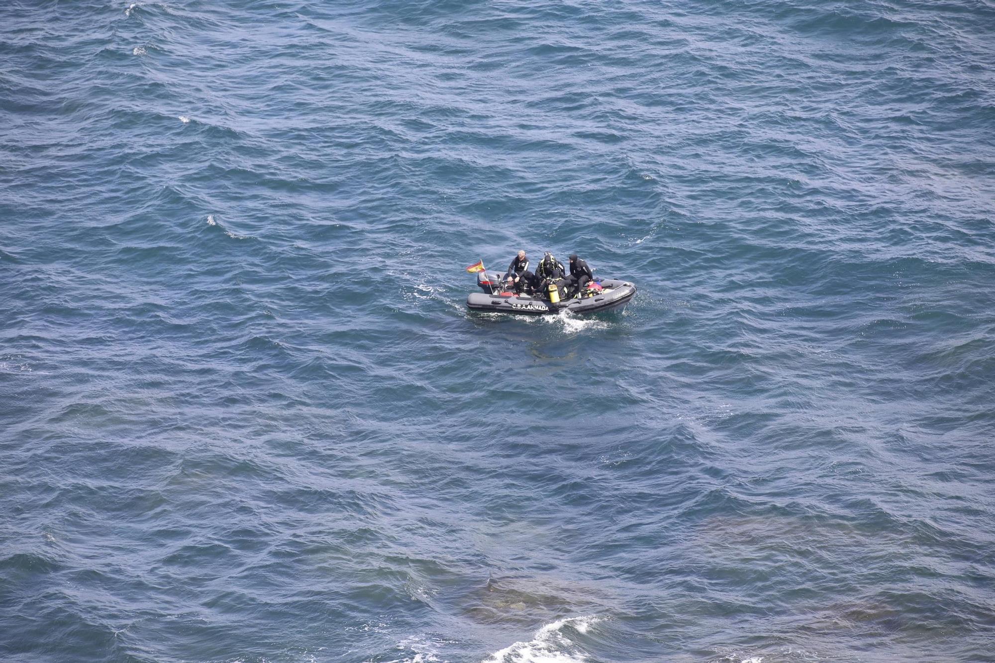 En imágenes: Así fueron las labores de desactivación de tres obuses en la costa de Gijón