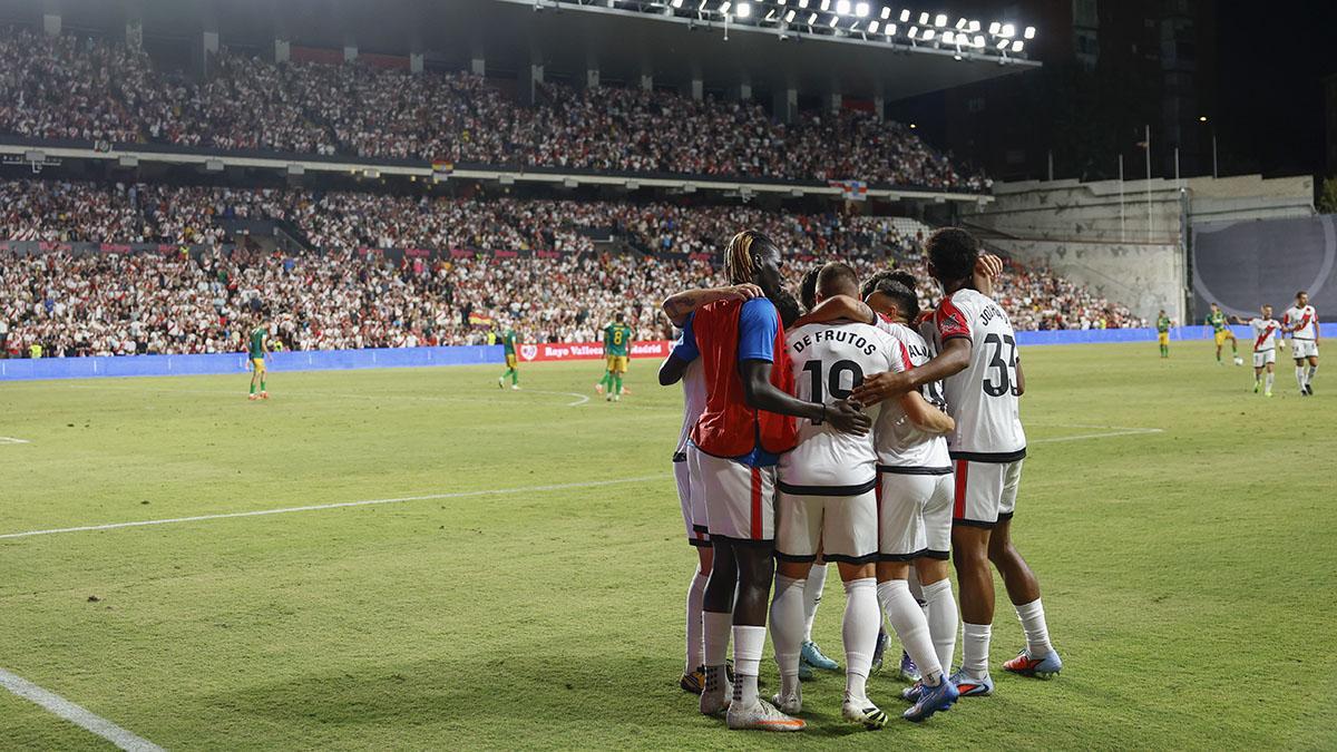 Unai López: "El Rayo vuelve a jugar en Europa, el césped es secundario"