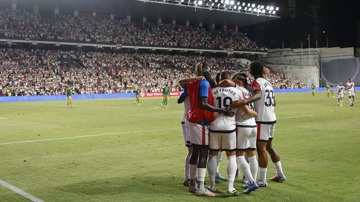 Unai López: "El Rayo vuelve a jugar en Europa, el césped es secundario"