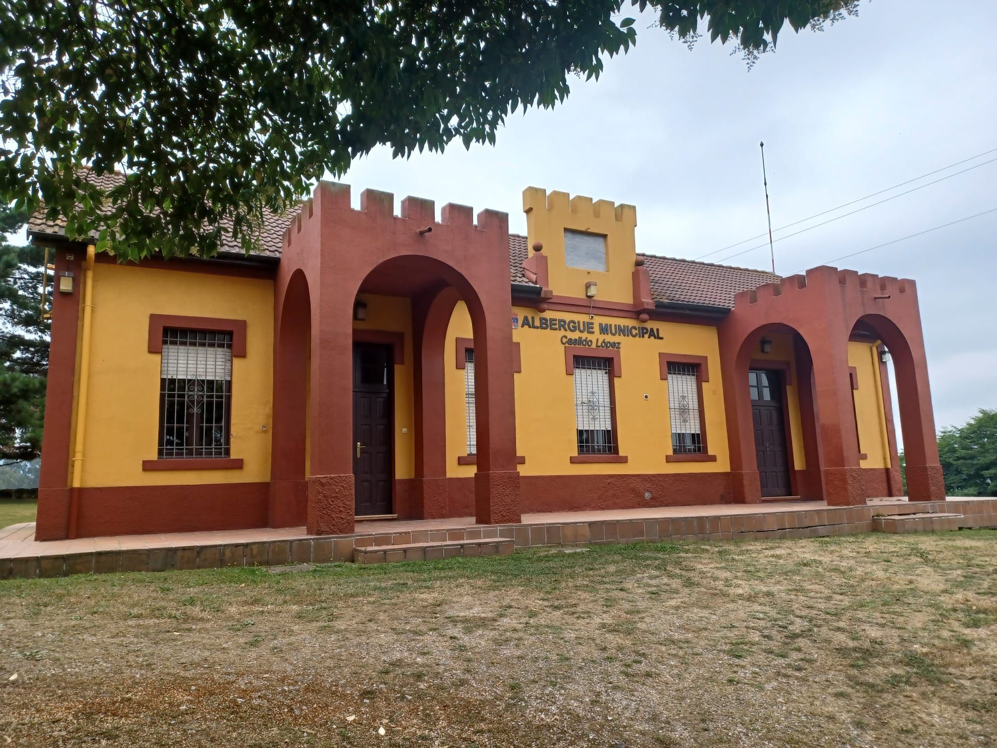 Llanera indiana: casas, plazas y escuelas, la huella de los que marcharon a hacer las Américas
