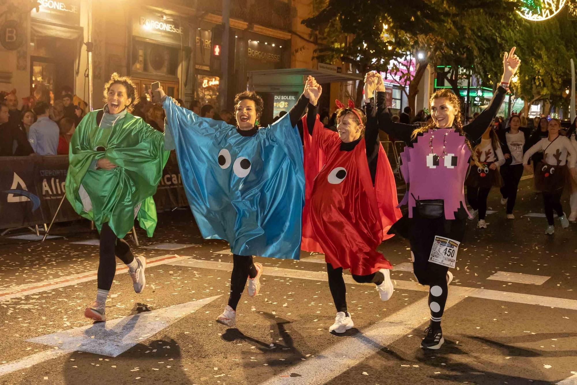 La San Silvestre de Alicante llena de colorido la ciudad