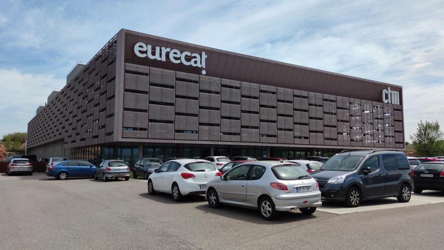 Eurecat Manresa i l’empresa Santos Jorge creen un nou producte amb residus de vidre per als búnquers de golf