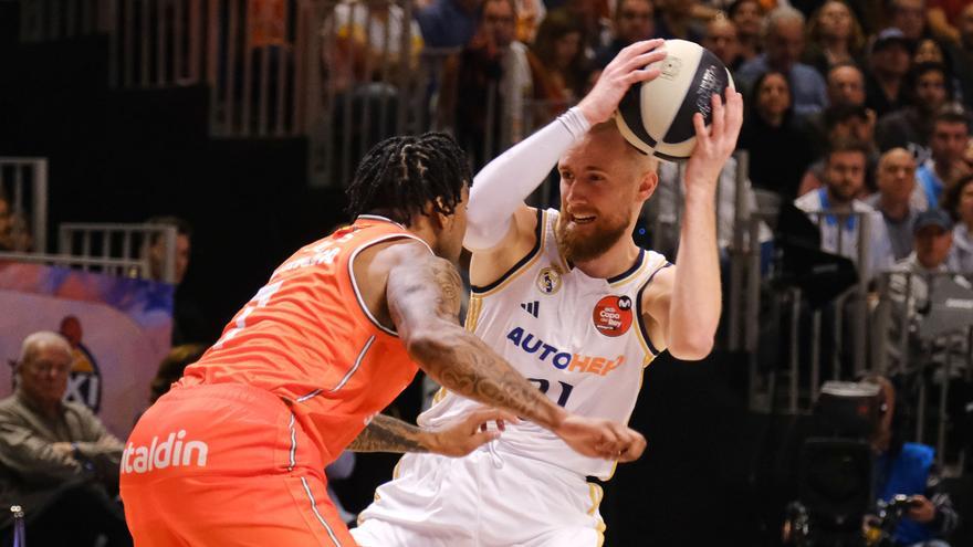 El Real Madrid, primer finalista de la Copa (95-76)