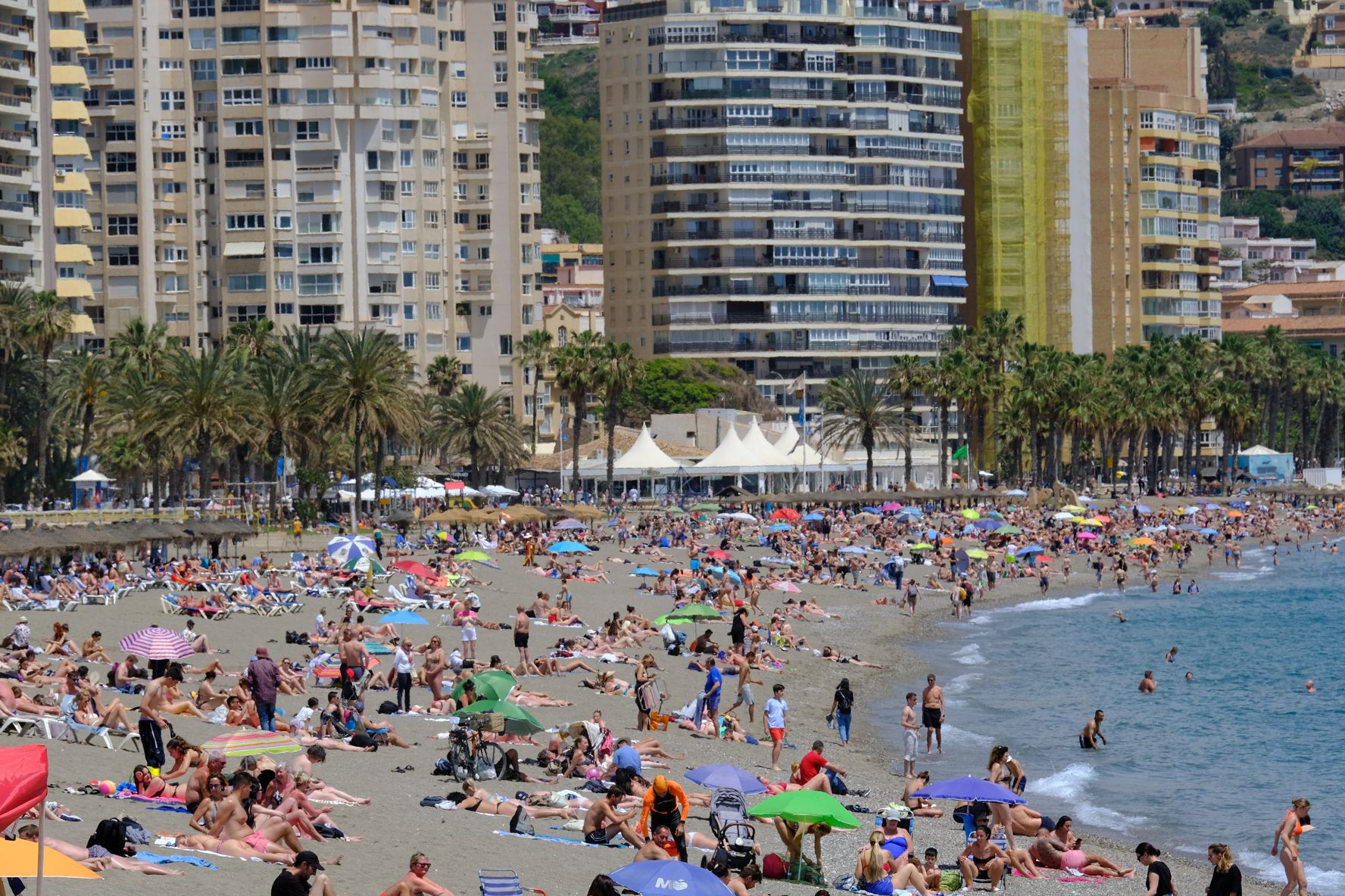 Día de sol y playa en el puente de mayo en Málaga