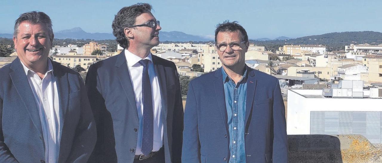 Juan Antonio Serra Ferrer, a la izquierda, junto al vicepresidente del Govern, Antoni Costa, en noviembre pasado. | CAIB