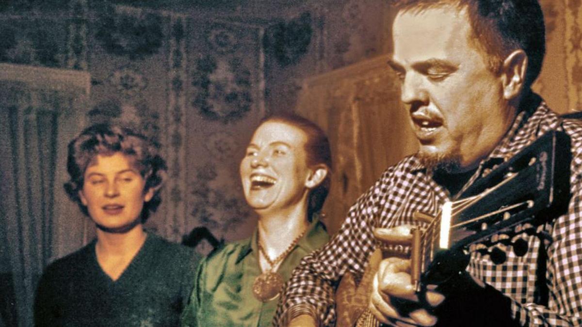 Alan Lomax, coas cantantes Shirley Collins e Jean Ritchie.   | // CANTOMETRICS