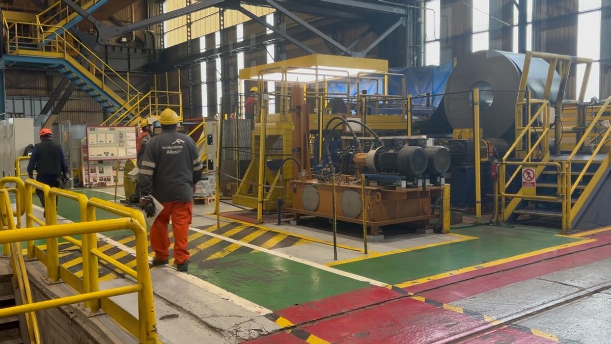 Trabajadores de ArcelorMittal en la planta de Sagunt