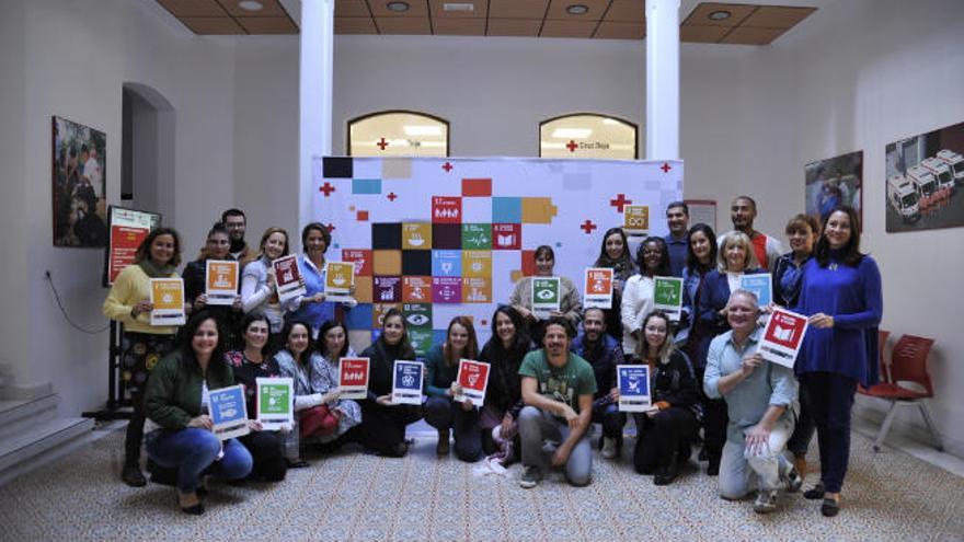 Foto de familia con los participantes.