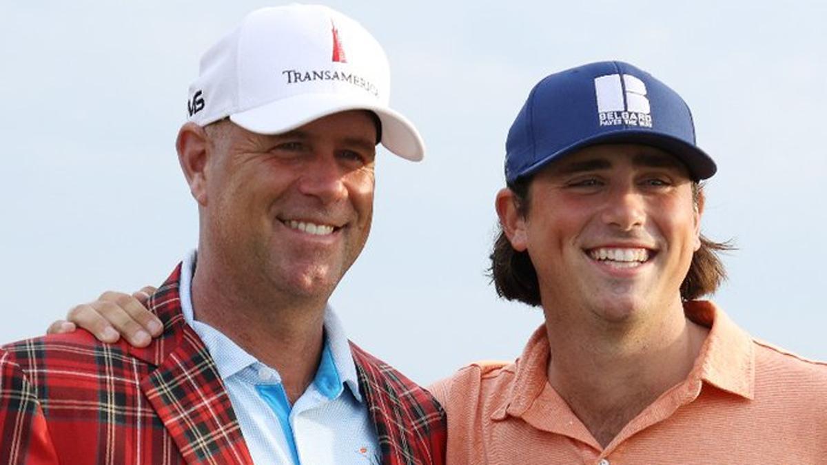 Steward Cink celebró la victoria junto a su hijo, Reagan, que le hizo de caddie