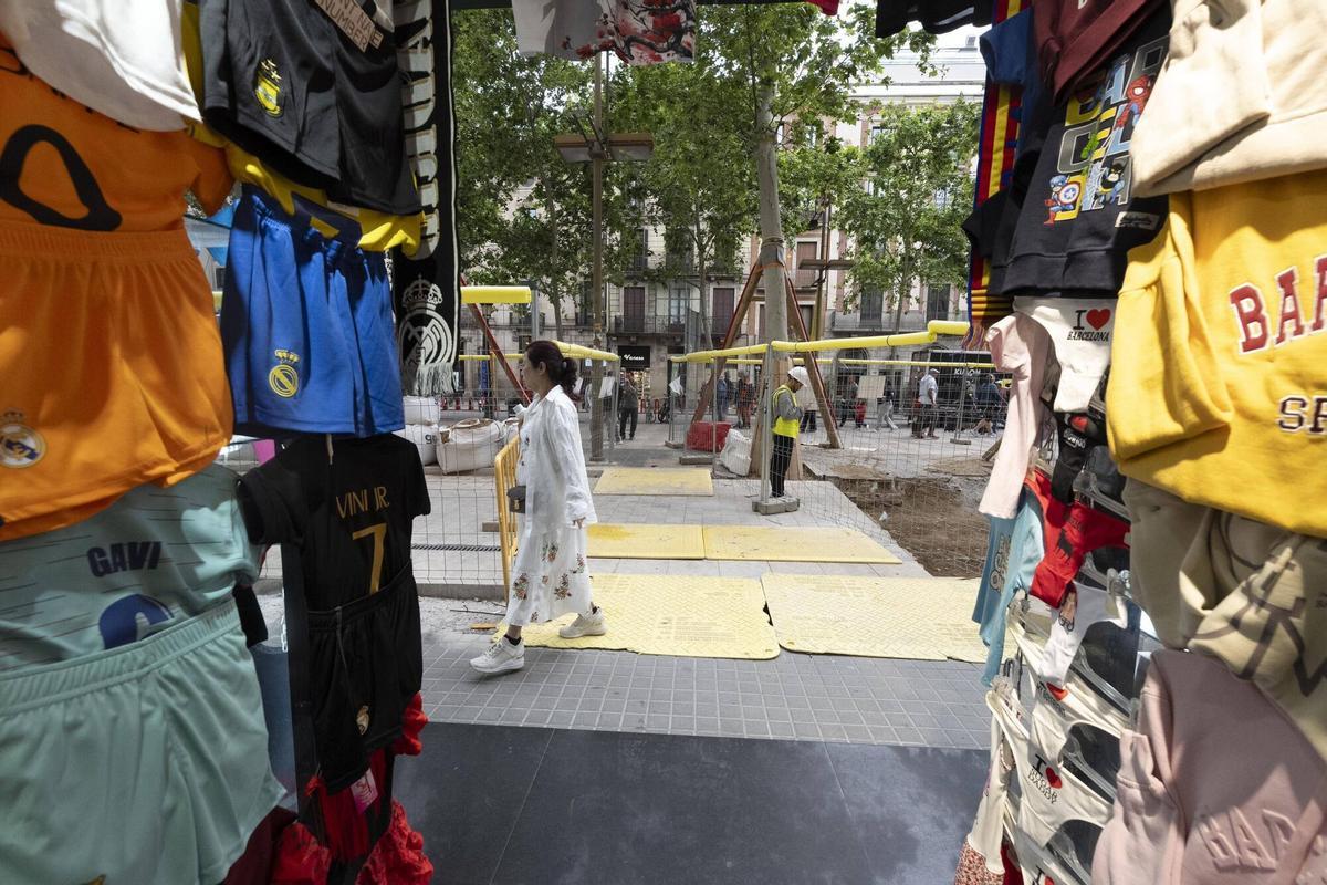 Barcelona 22/05/2025 Obras de la Rambla En la foto, obras en el lado Gòtic entr carrer Boqueria y Portaferrissa Fotografía de Ferran Nadeu