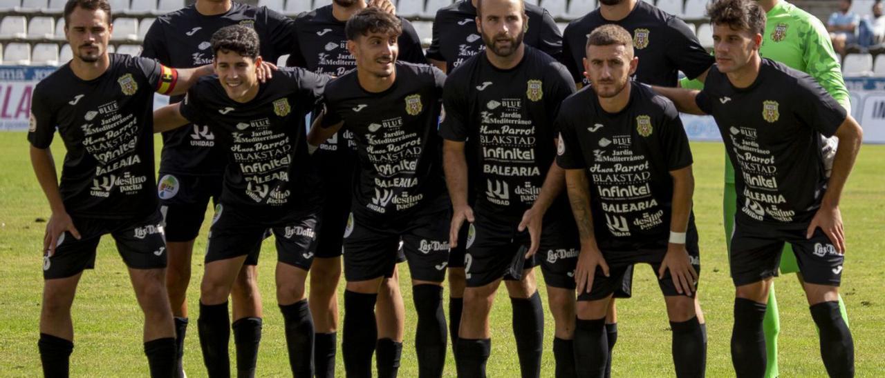 Formación inicial de la Peña Deportiva para disputar el encuentro en el feudo leridano. | LLEIDA ESPORTIU