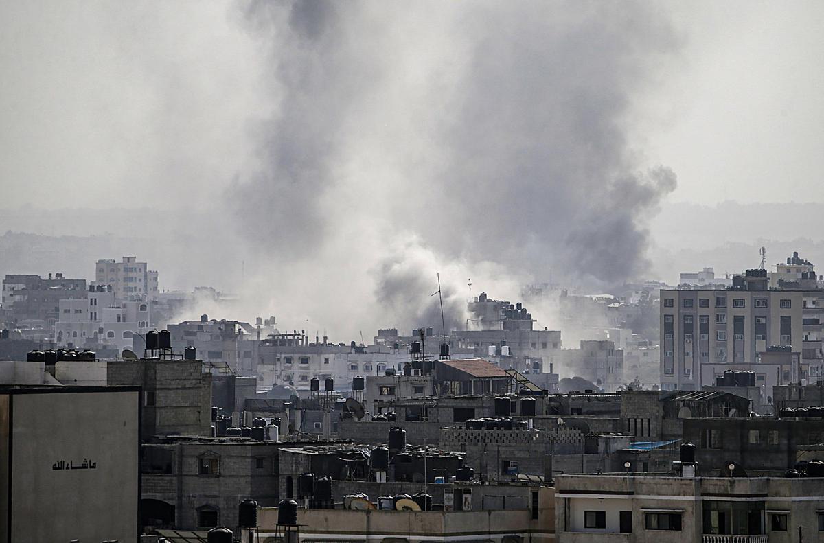 Bombardeos y destrucción en el barrio de Tel al-Hawa, en la ciudad de Gaza