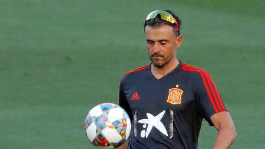 Luis Enrique, durante un entrenamiento con la selección. // Efe