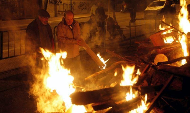 Encendido de la hoguera de San Antón en Torrero