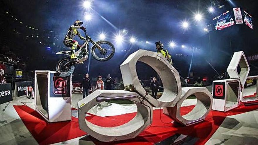 Adam Raga va superar a la final Toni Bou en l&#039;espectacular Trial Indoor de Barcelona