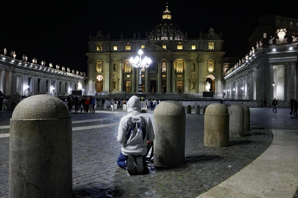 DIRECTO | Vista de la Plaza de San Pedro tras la muerte del Papa