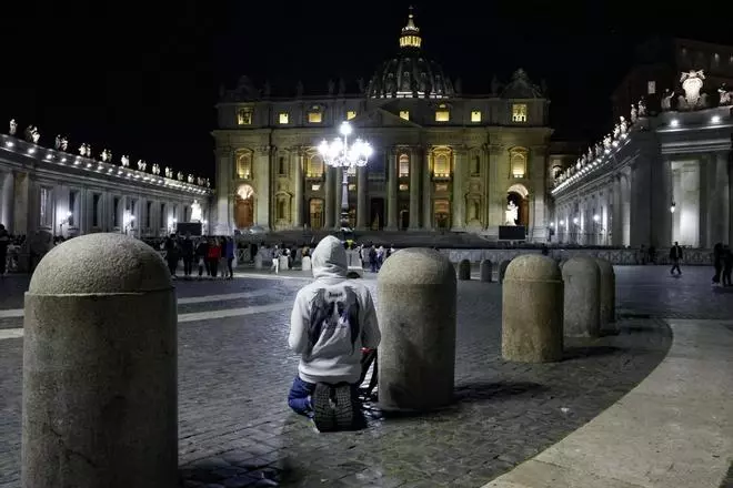 DIRECTO | Vista de la Plaza de San Pedro tras la muerte del Papa