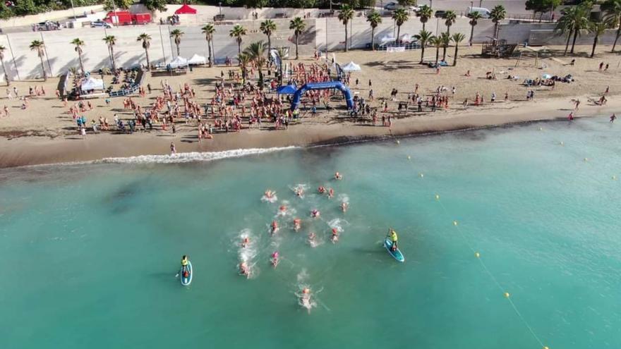 La 5ª edición de la Travesía a nado de La Cantera reúne a más de 400 nadadores este domingo