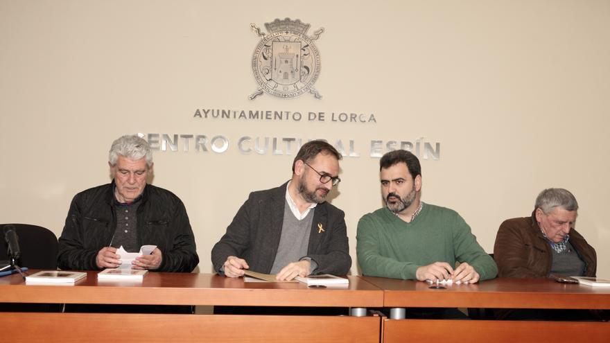 Presentan en Lorca el libro en homenaje a Atanasio López Pascual
