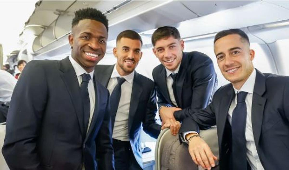 Los jugadores del Madrid, durante un viaje en avión