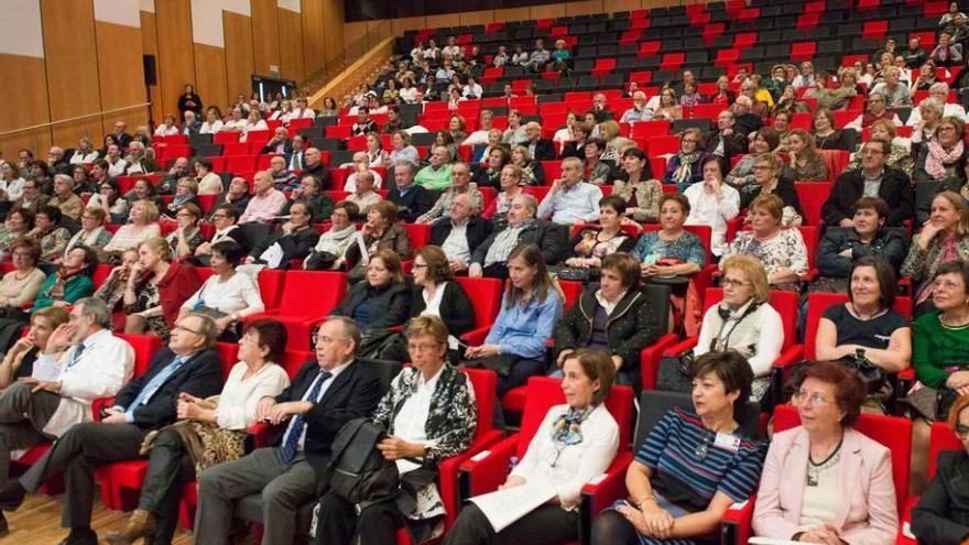 Homenaje a los 250 trabajadores del HUCA jubilados este año