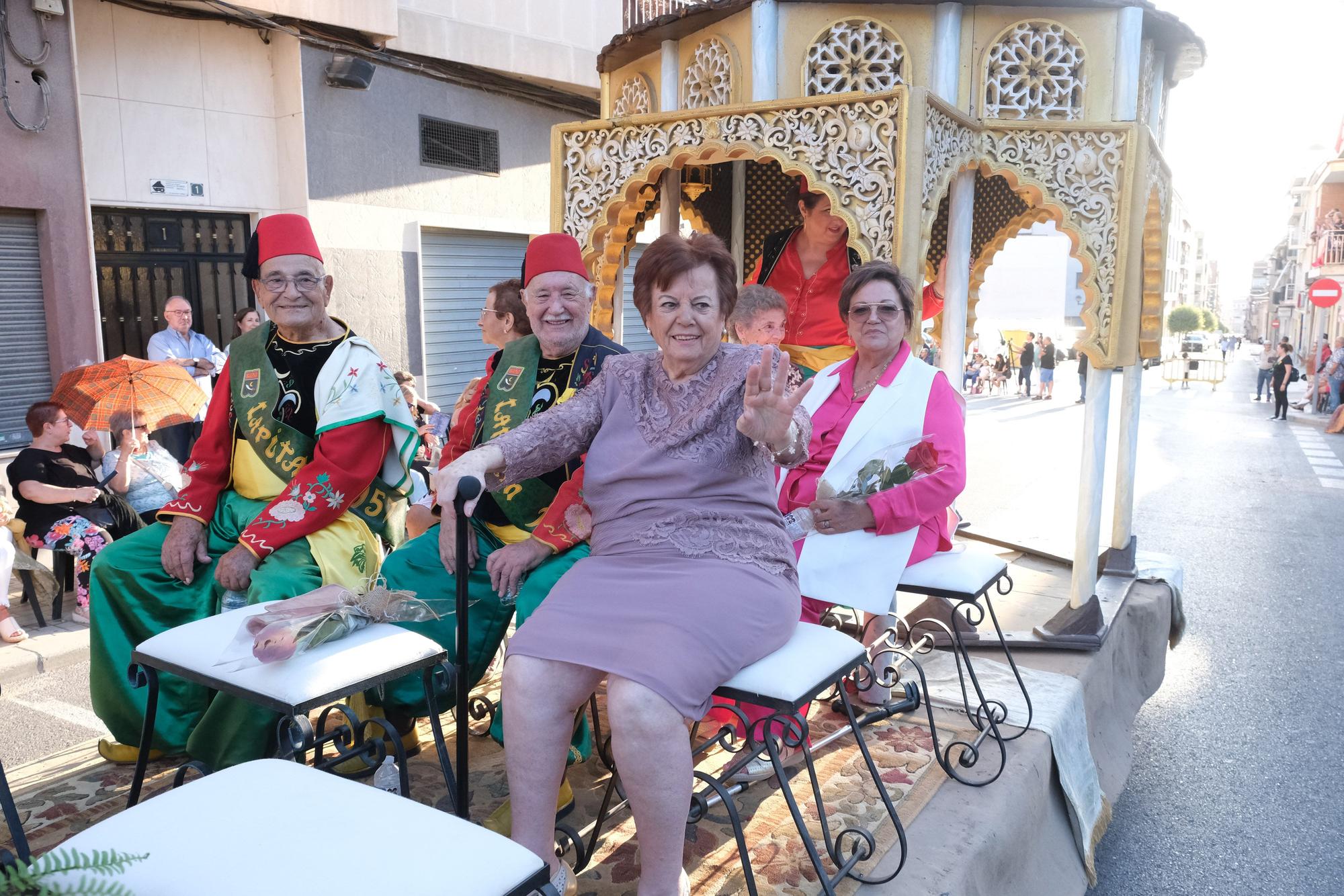 Así ha sido el desfile conmemorativo del 200 aniversario de los Moros Viejos de Petrer