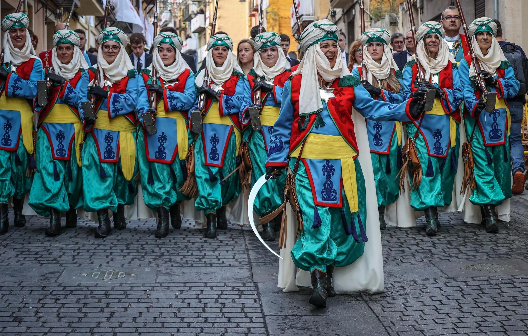 La trilogIa festera de Alcoy despierta con la Diana