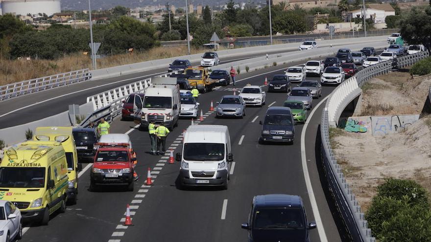 Gran atasco en la autopista del aeropuerto por una colisión en cadena