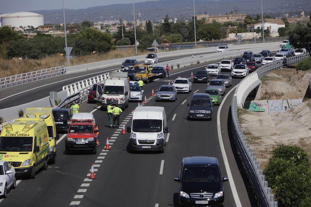 Gran atasco en la autopista del aeropuerto por una colisión en cadena