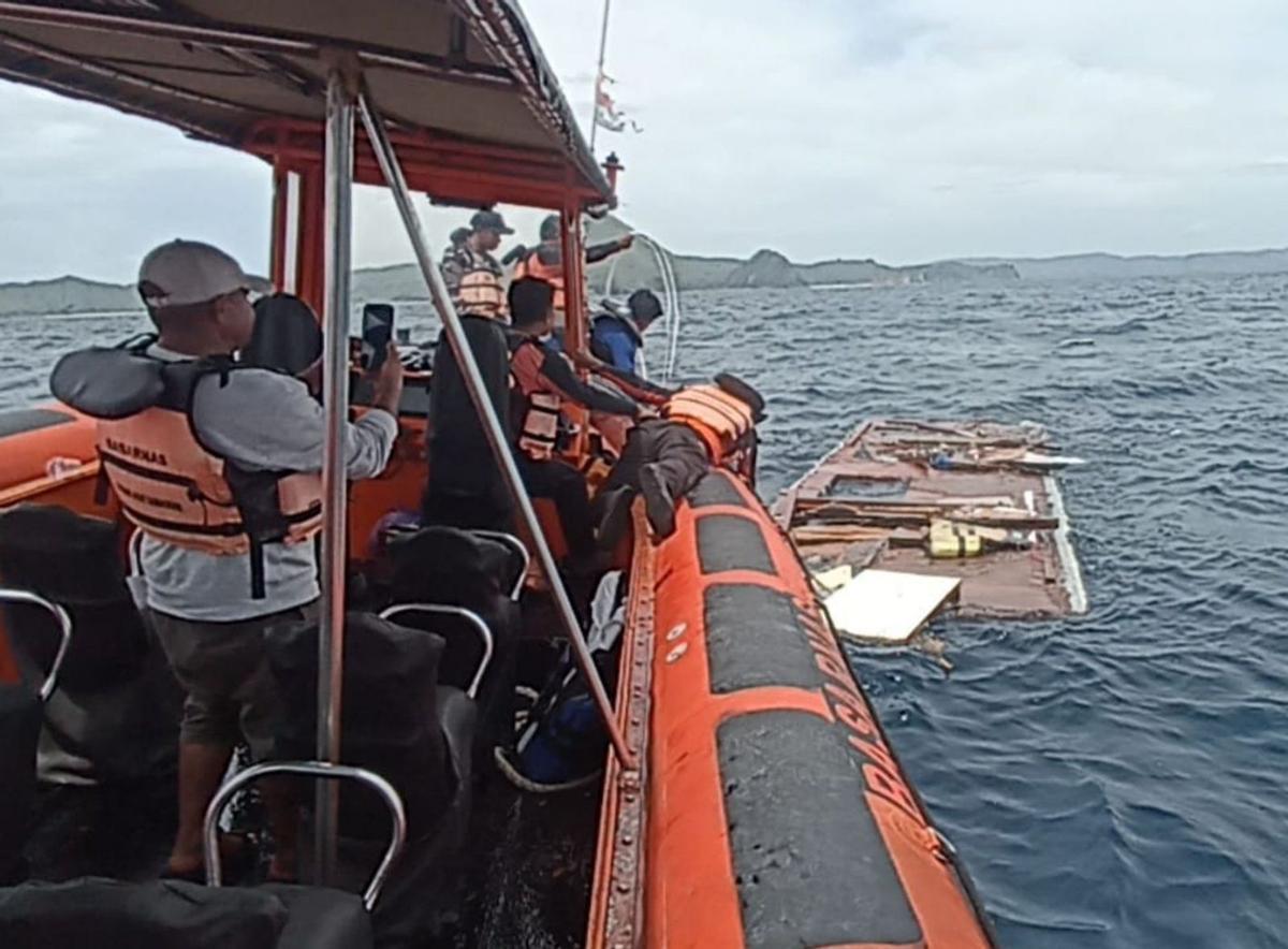 Desapareguts un espanyol i els seus tres fills en un naufragi a Indonèsia