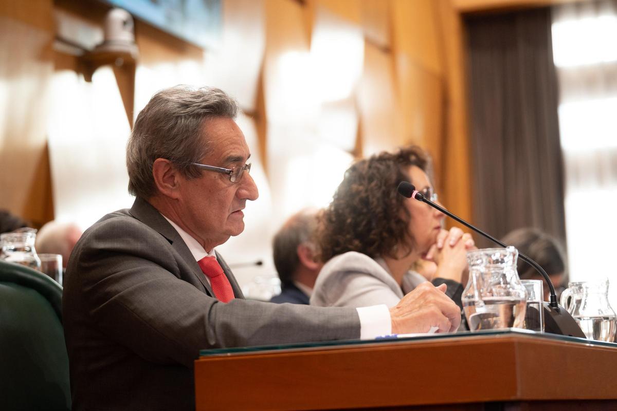 Julio Calvo y Eva Torres (Vox), en un pleno del Ayuntamiento de Zaragoza.