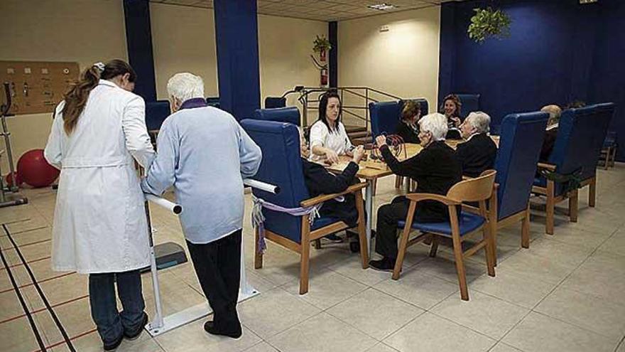 Ancianos en un centro de dÃ­a de Mallorca.