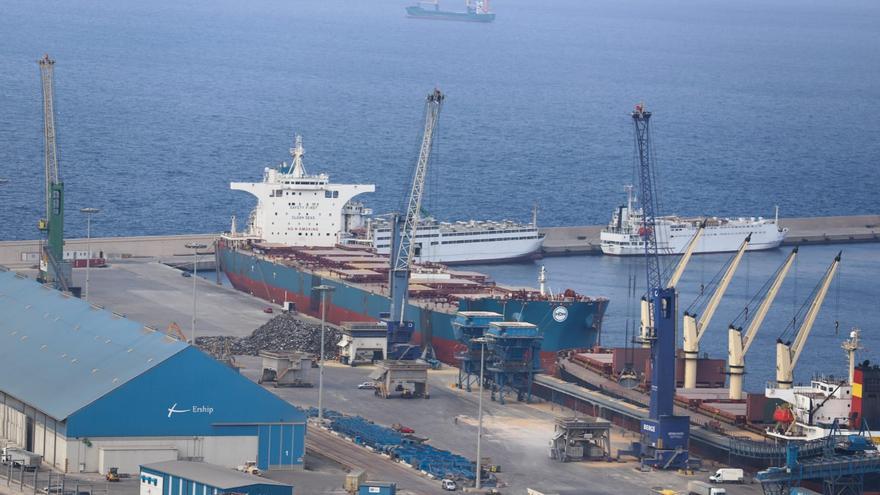 El puerto de Cartagena se mantiene líder nacional en importación, tráfico de graneles y comercio exterior